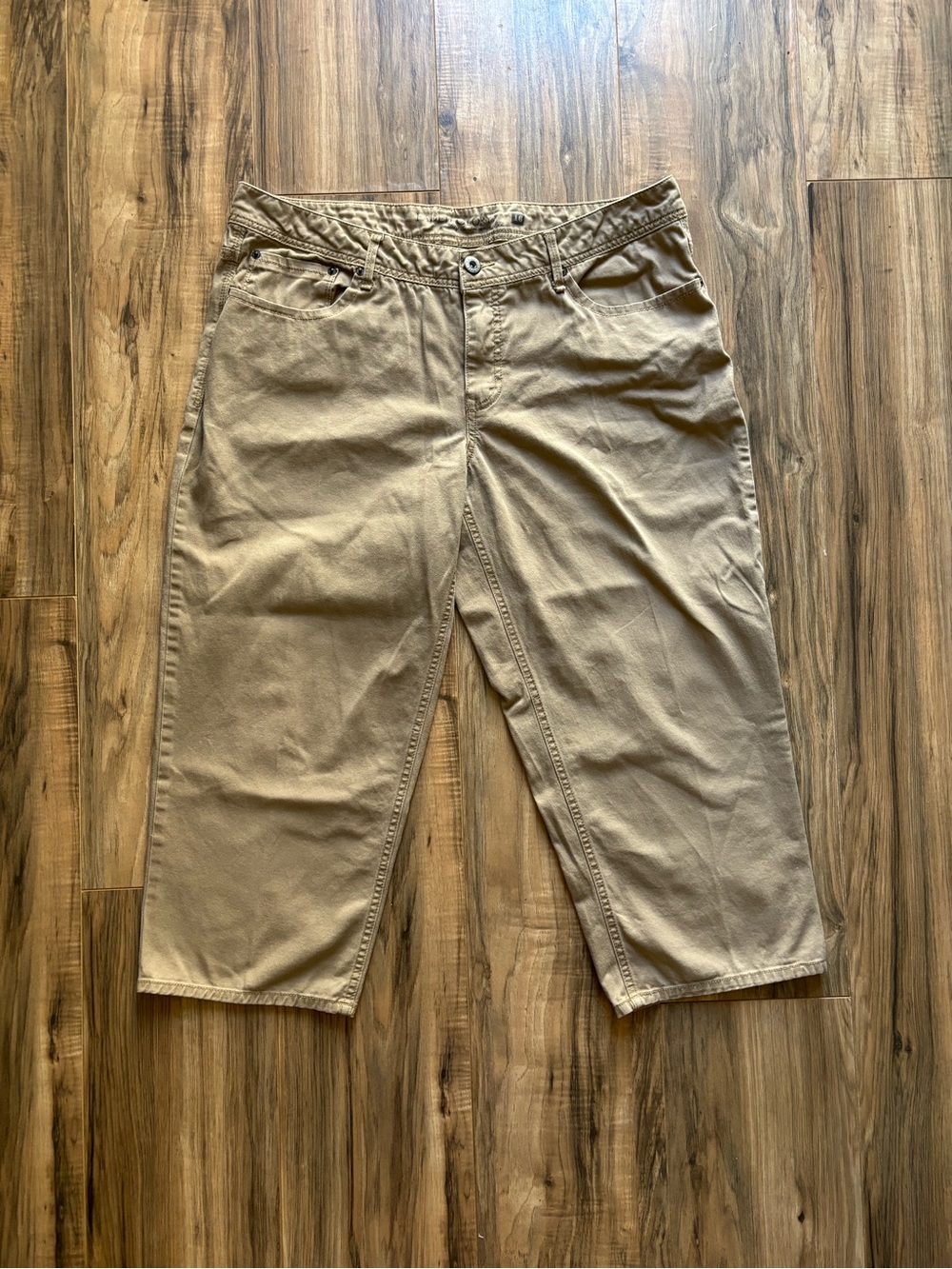Women’s Y2K Inspired Faded Glory Khaki Utility Capri Trousers Size 16.